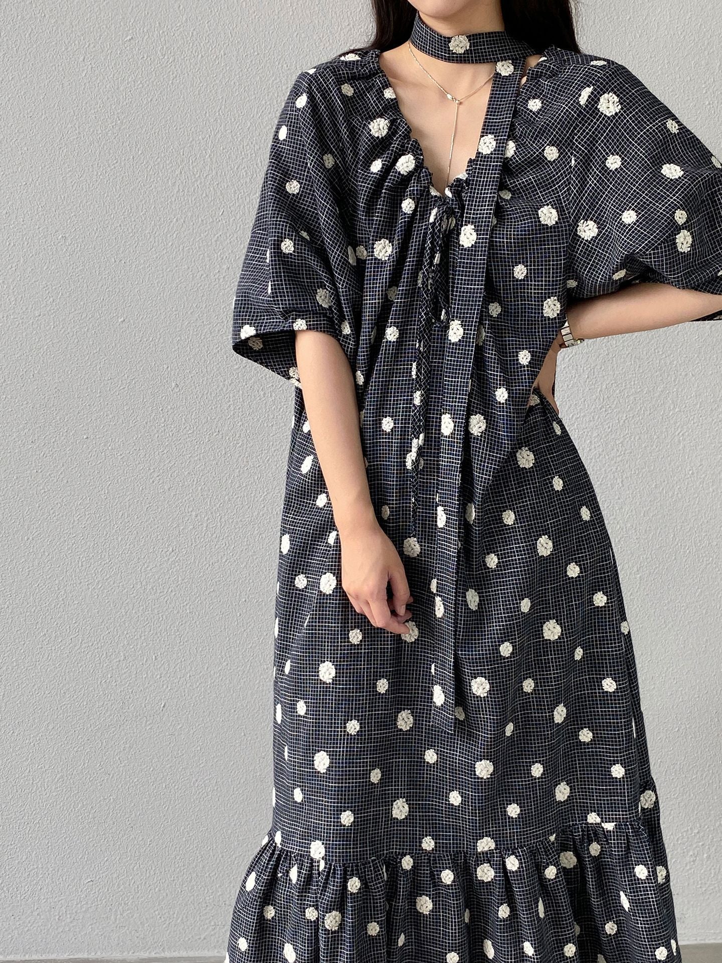 法式刺繡波點慵懶V領短袖長洋裝