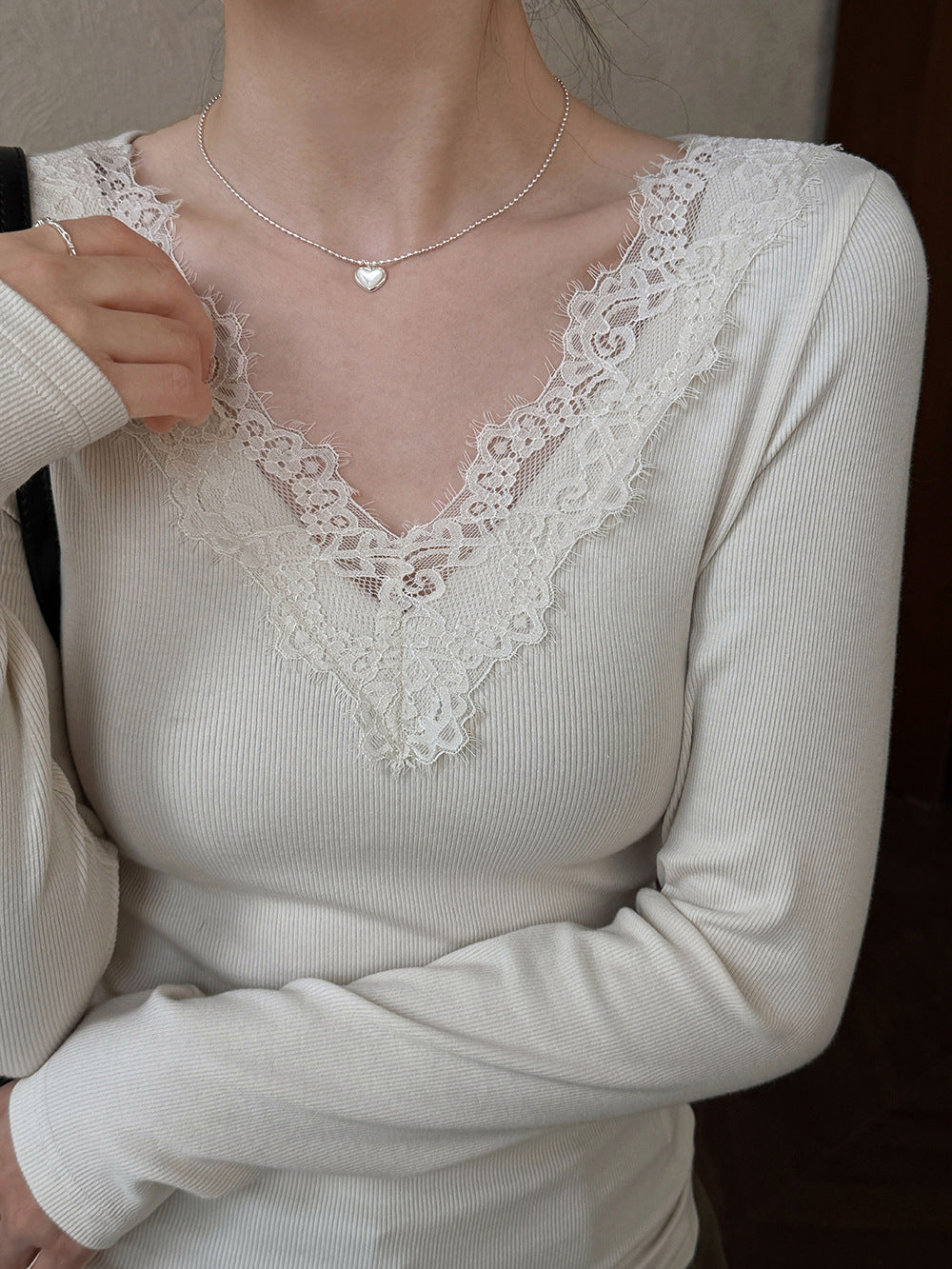韓系溫柔V領蕾絲顯瘦拼接針織打底衫-2色