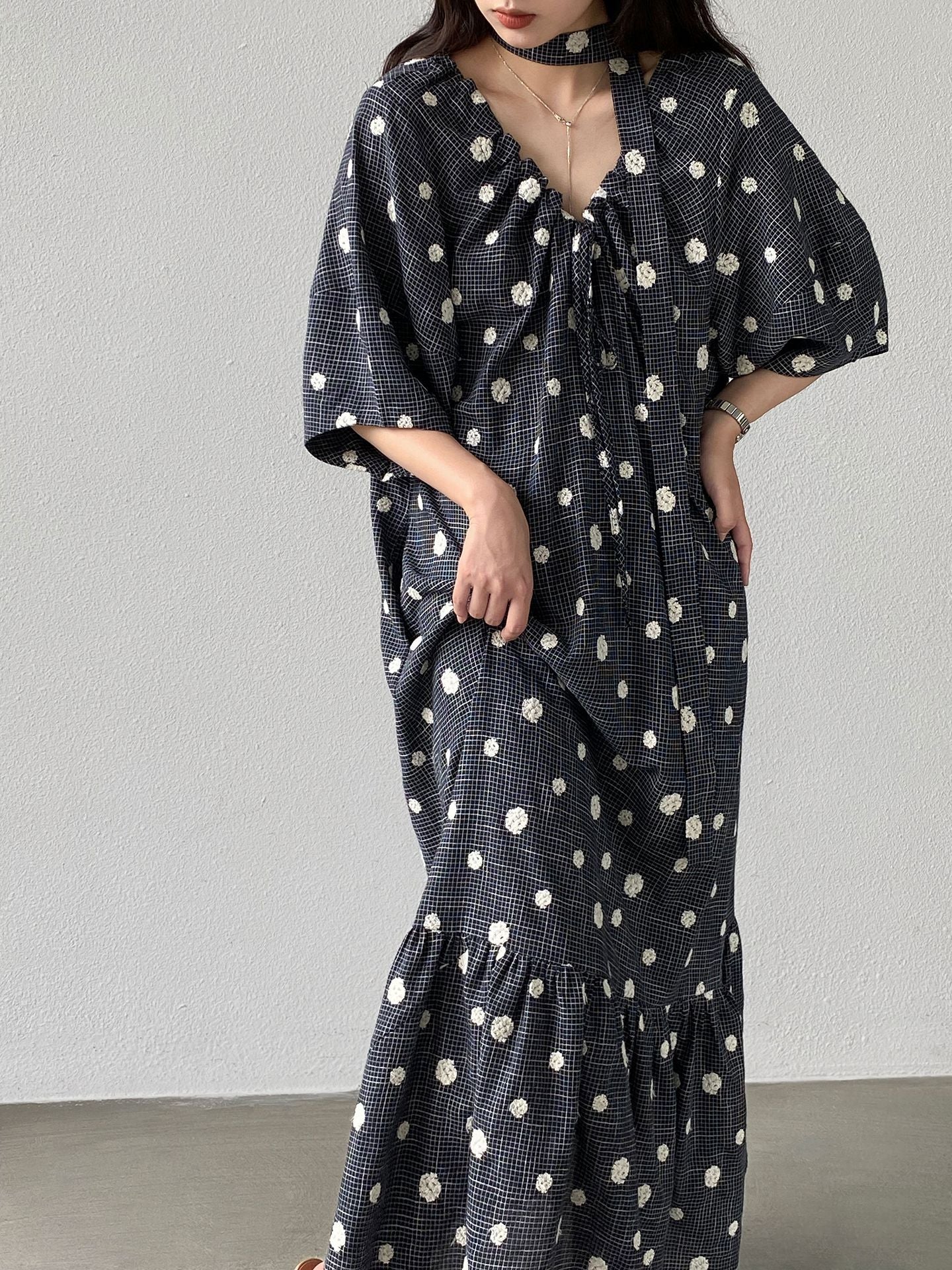 法式刺繡波點慵懶V領短袖長洋裝