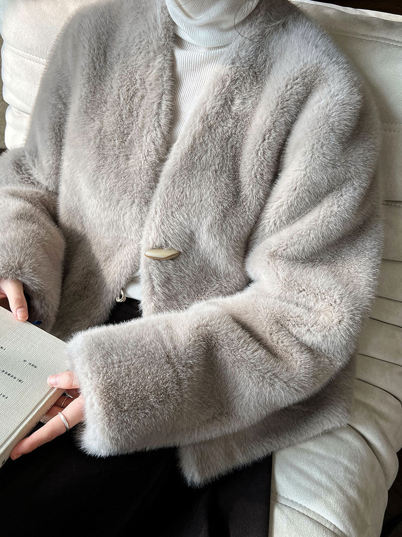 仿貂絨環保皮草V領牛角扣短款外套-2色