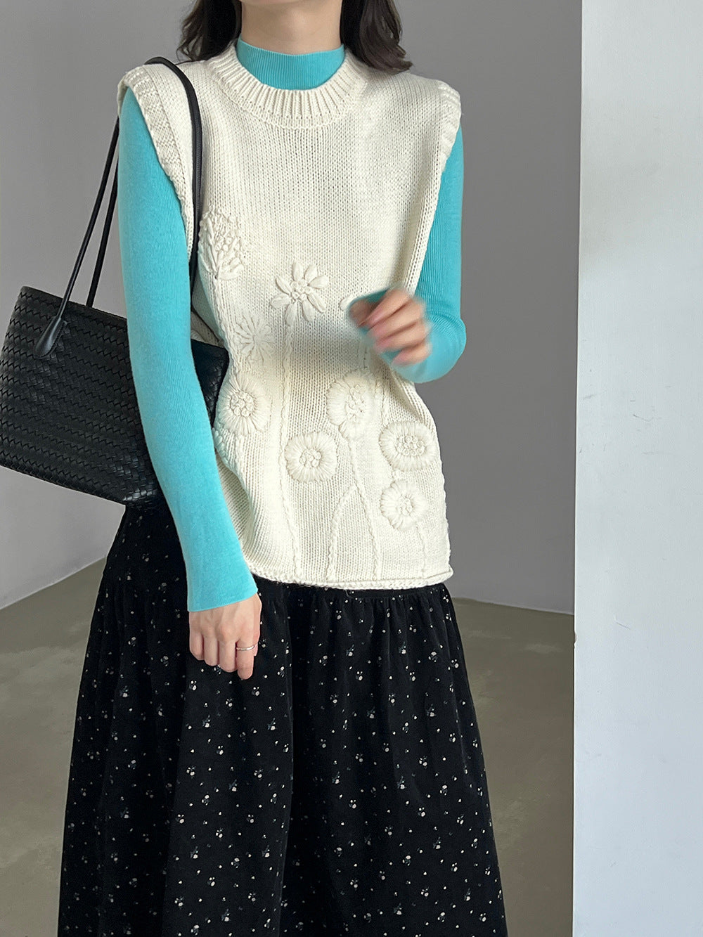 韓系立體刺繡花疊穿針織馬甲背心