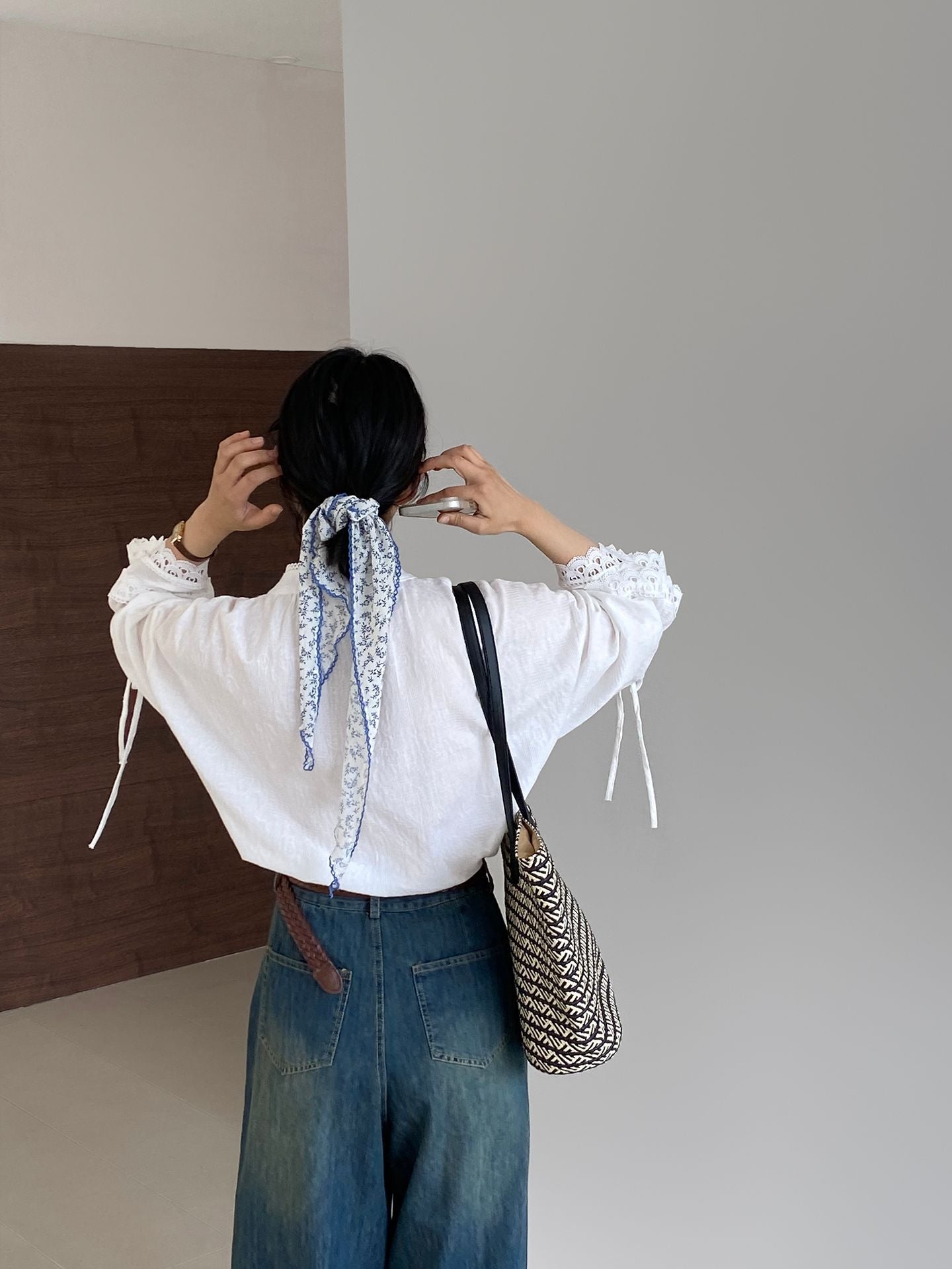 韓系蕾絲拼接木耳邊繫帶喇叭袖襯衫