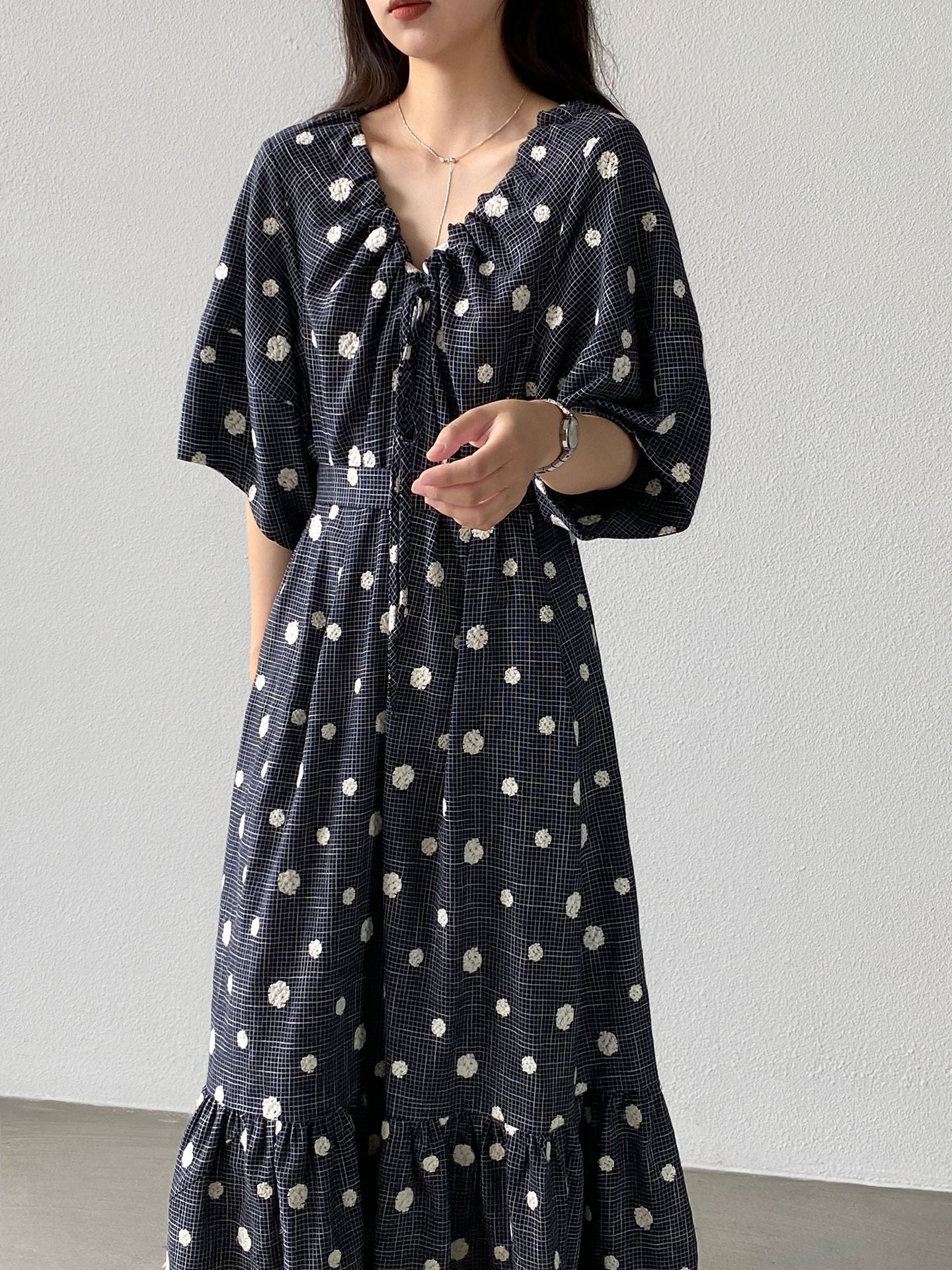 法式刺繡波點慵懶V領短袖長洋裝