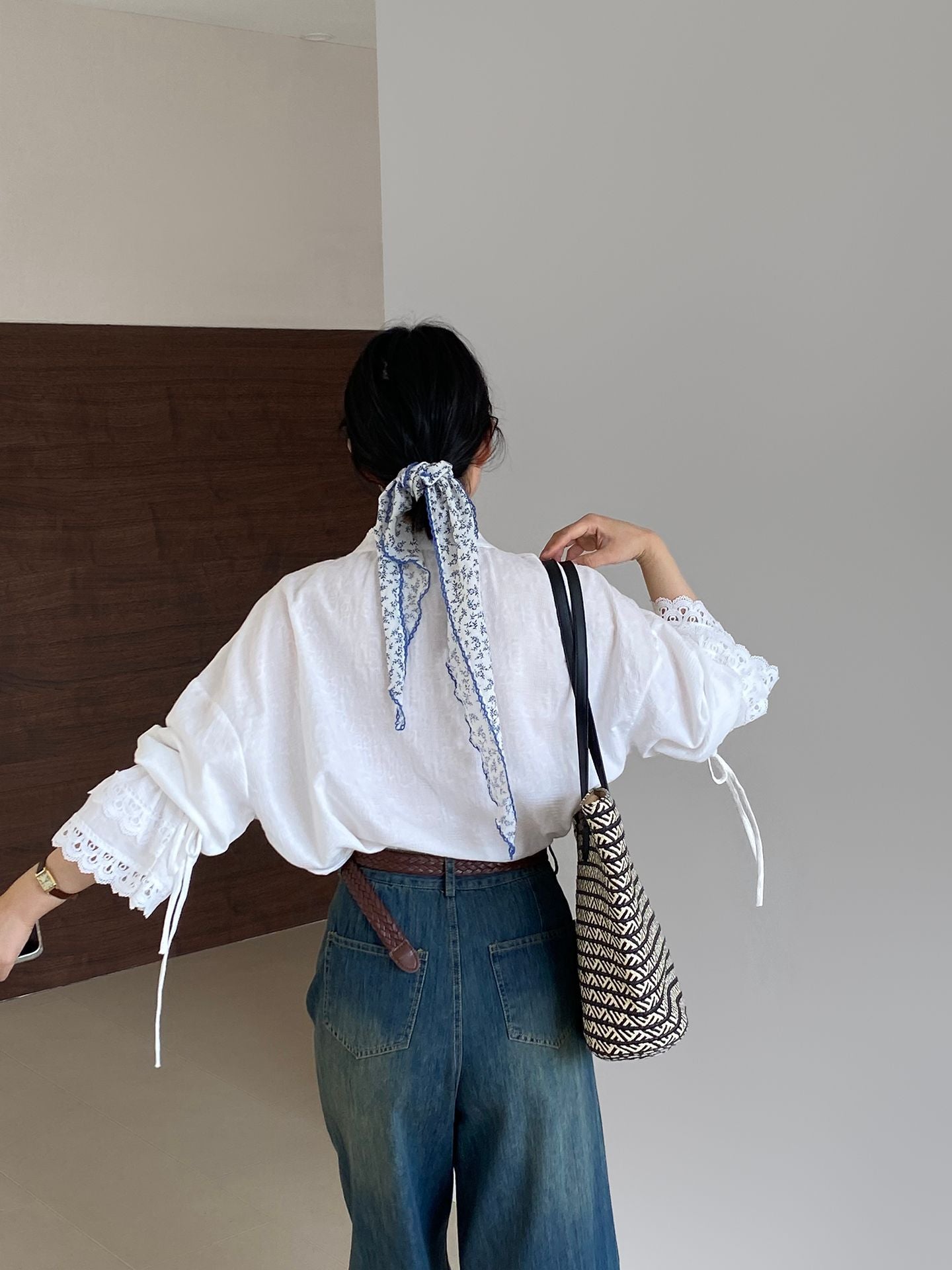 韓系蕾絲拼接木耳邊繫帶喇叭袖襯衫
