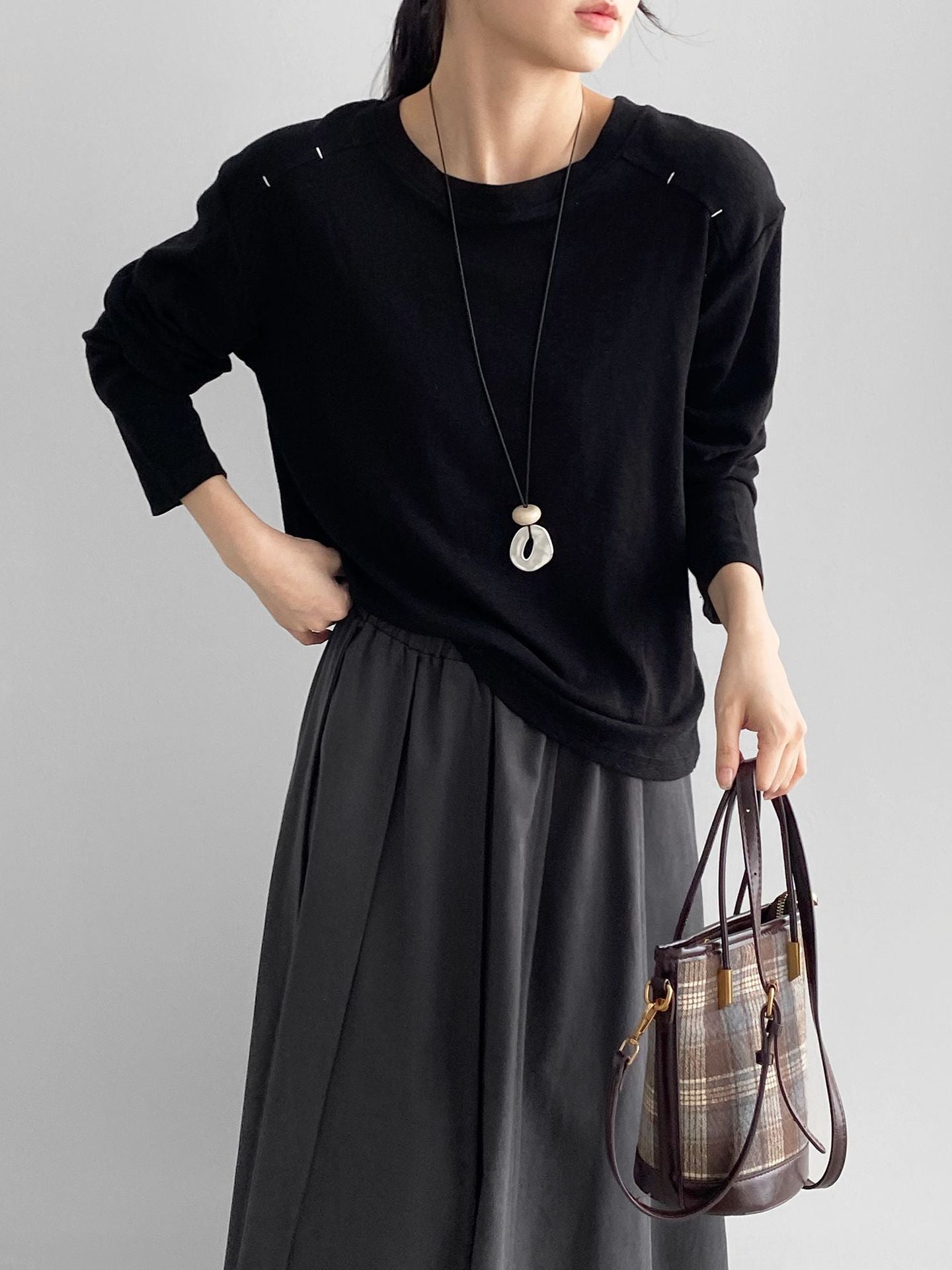 韓系設計款刺繡圓領長袖T恤-4色