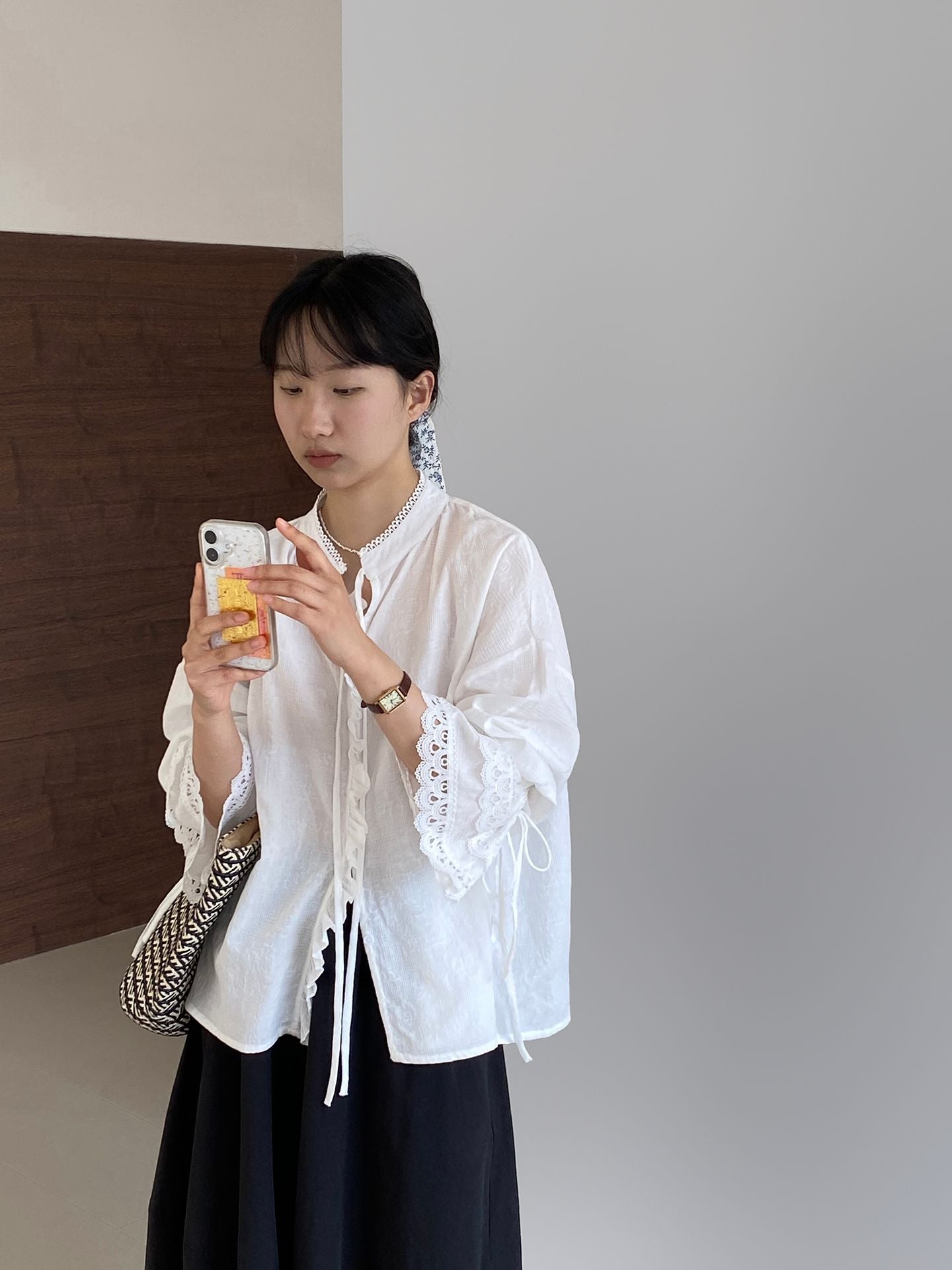 韓系蕾絲拼接木耳邊繫帶喇叭袖襯衫