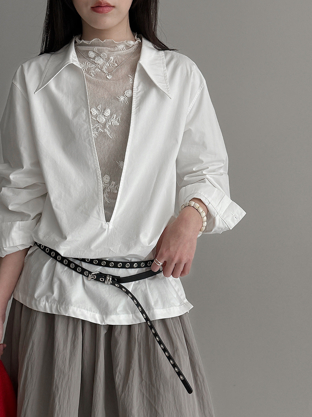 法式設計感大V領寬鬆疊穿休閒長袖襯衫-2色