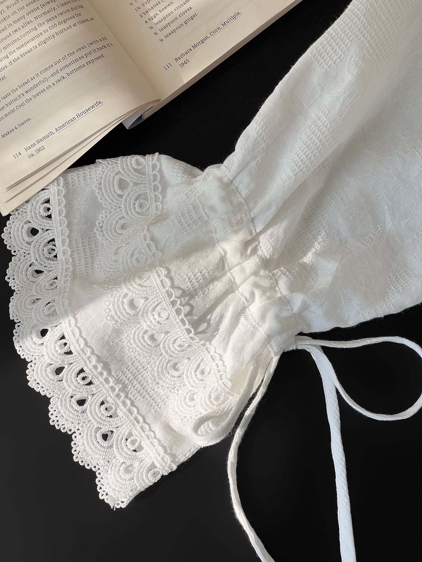 韓系蕾絲拼接木耳邊繫帶喇叭袖襯衫