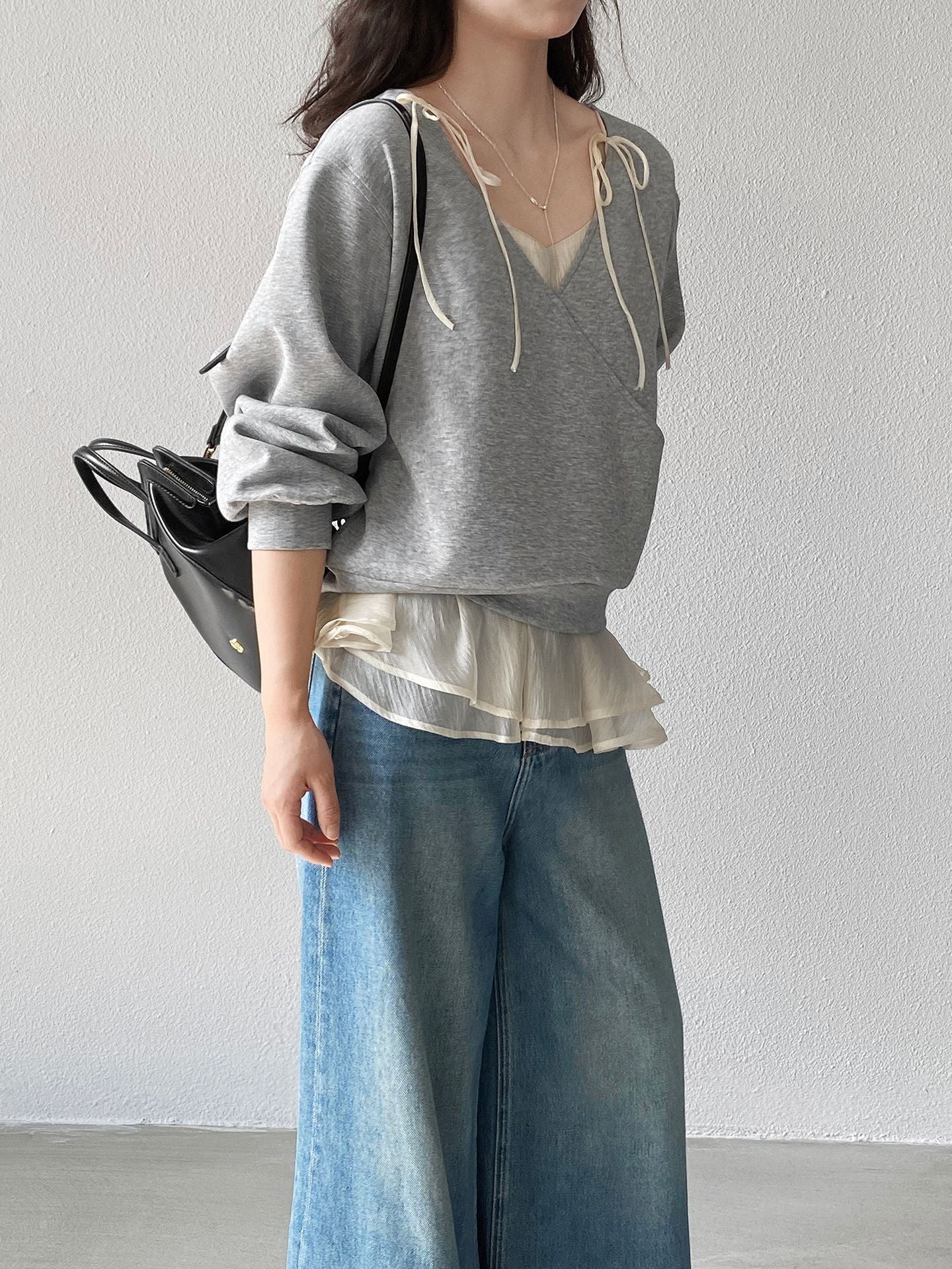 【疊穿芭蕾】V領荷葉邊拼接假兩件繫帶上衣