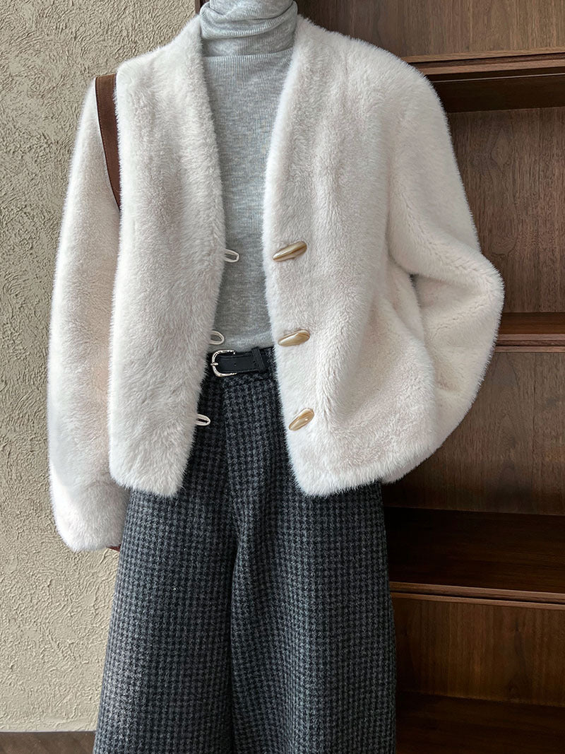 仿貂絨環保皮草V領牛角扣短款外套-2色