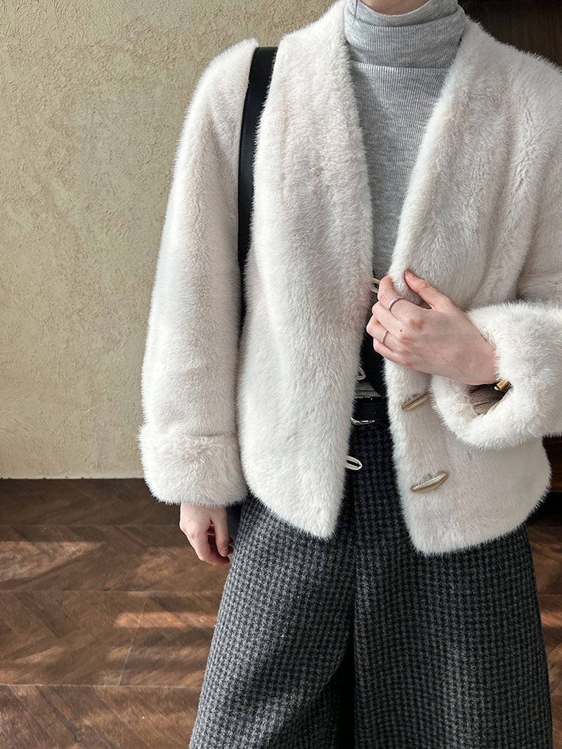 仿貂絨環保皮草V領牛角扣短款外套-2色